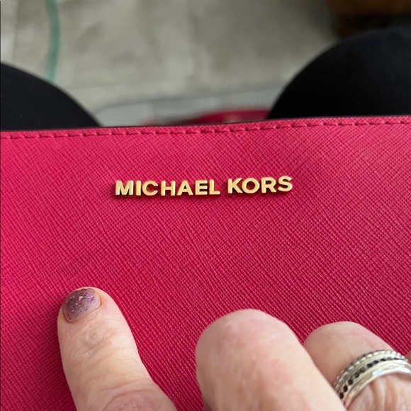 Michael Kors Fuchsia Crossbody Bag NWOT. - Picture 5 of 9